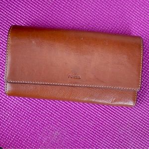 ꜱᴏʟᴅ▪️Like new brown leather Fossil wallet
